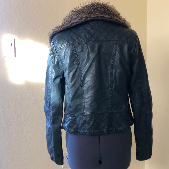 “Leather feel” Vegan jacket w/ faux fur collar - Picture 3 of 8